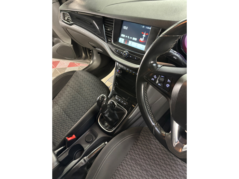 2017 Vauxhall Astra - image 10