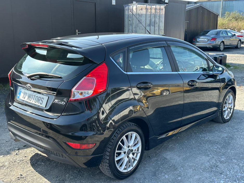 2016 Ford Fiesta - image 4