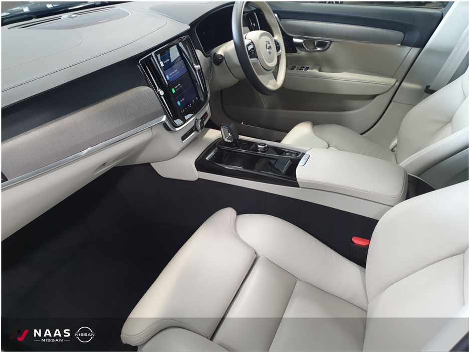 2025 Volvo V90 - image 8