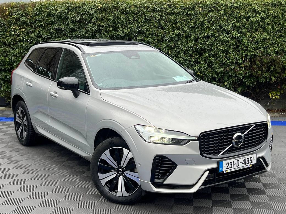 2023 Volvo XC60 T6 PLUS DARK AWD 2.0 HYBRID // OPENING PAN ROOF // HEATED LEATHER SEATS // APPLE CARPLAY/ANDROID AUTO €39,900