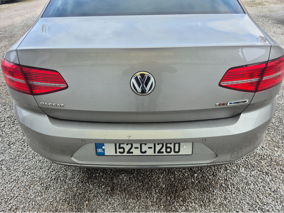 2015 Volkswagen Passat - image 8