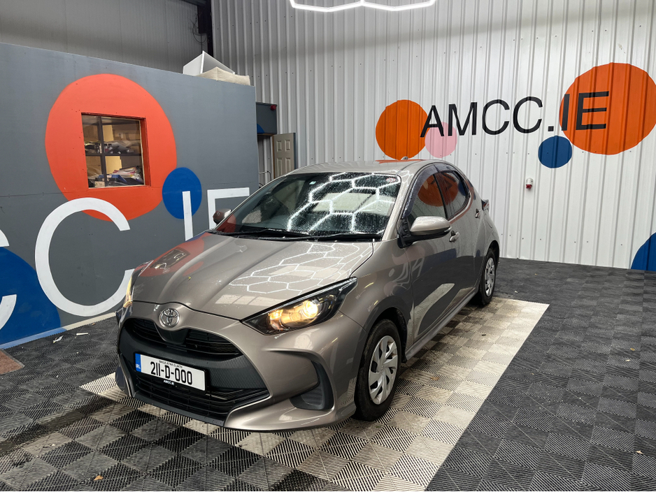 2021 Toyota Yaris - image 4