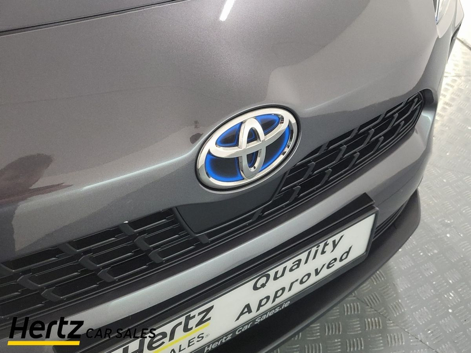 2023 Toyota Yaris Cross - image 9