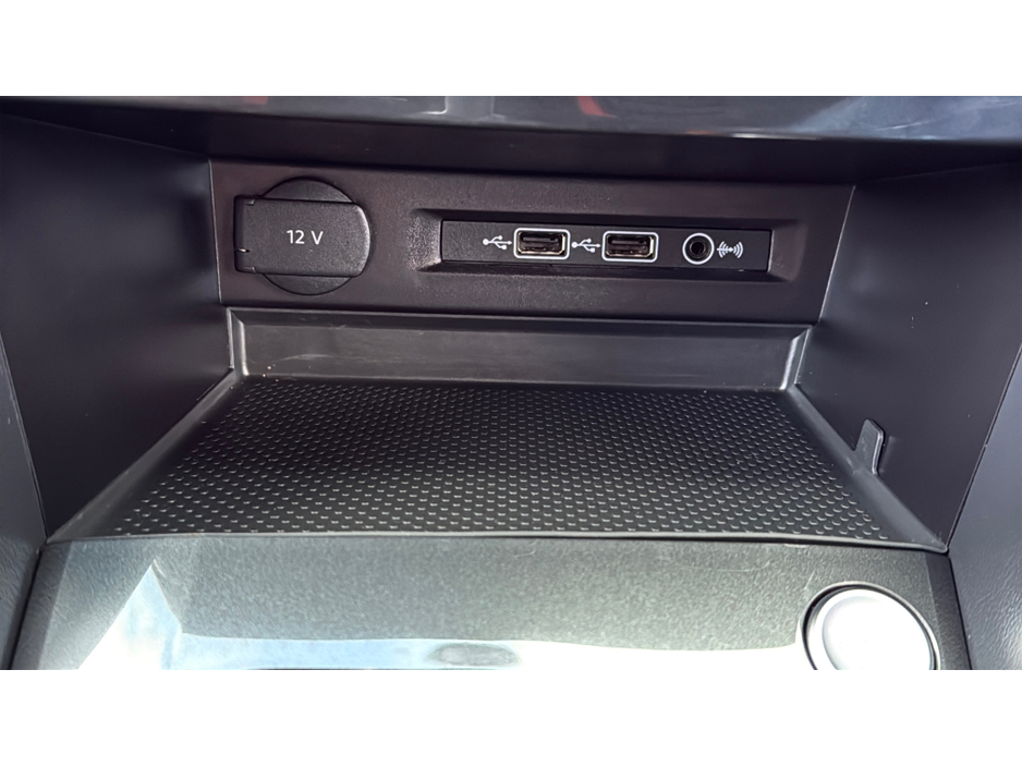 2018 Volkswagen Tiguan - image 30