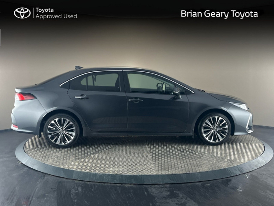 2025 Toyota Corolla HYBRID LUNA SPORT SALOON €33,950