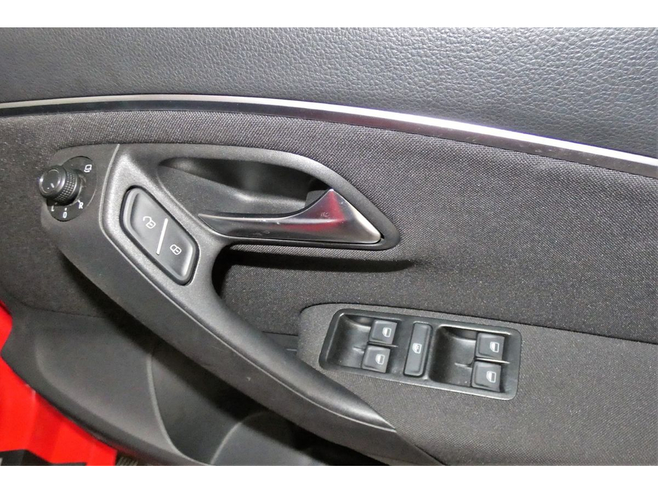 2015 Volkswagen Polo - image 22