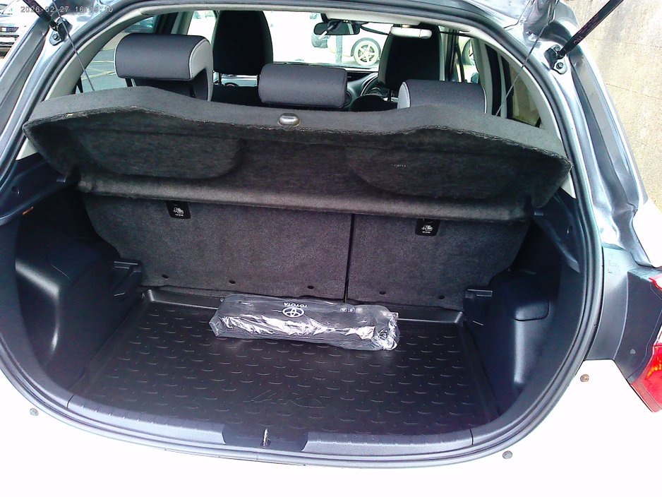 2019 Toyota Yaris - image 13