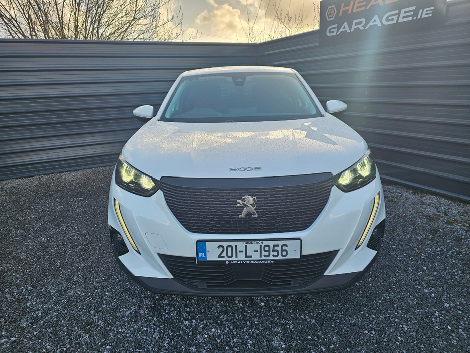 2020 Peugeot 2008 - image 2