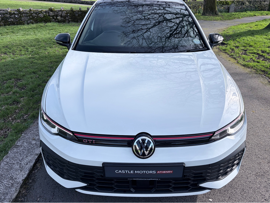 2025 Volkswagen Golf - image 3