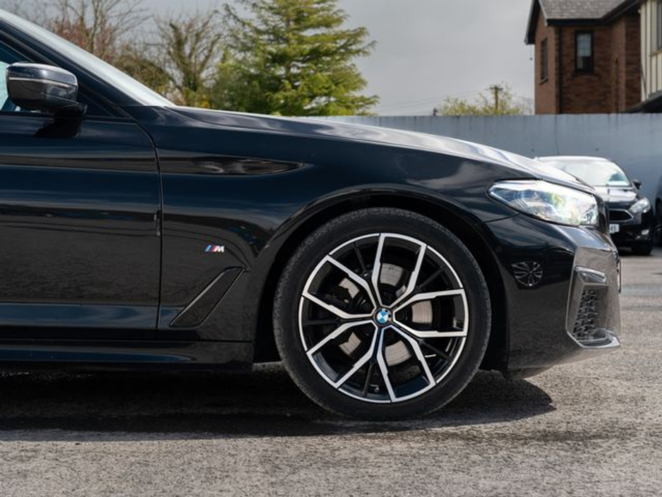2022 BMW 5 Series - image 5