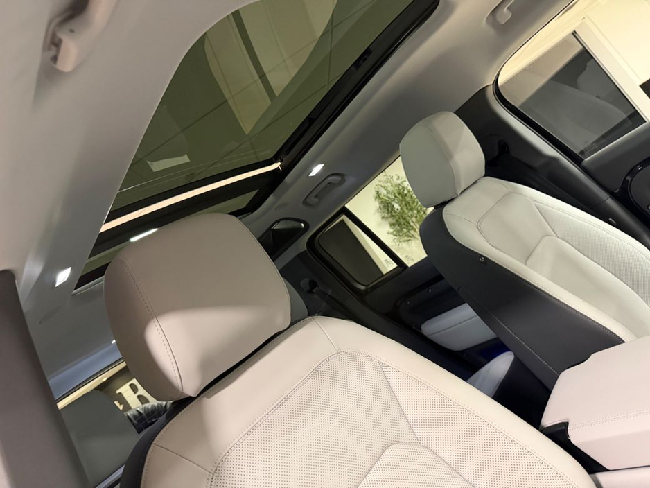 2025 Land Rover Defender X-DYNAMIC SE=HUGE SPEC//LIGHT INTERIOR//AS NEW=2 YEAR WARRANTY=TAILORED FINANCE PACKAGES AVAILABLE=TRADE IN'S WELCOME €104,995