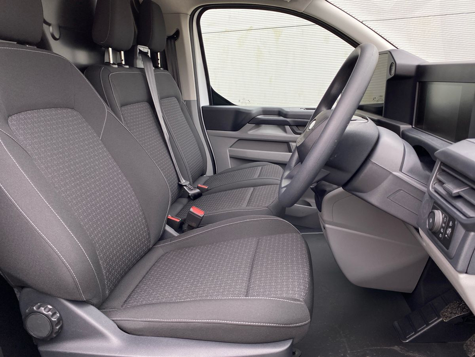 2026 Ford Transit Custom - image 13