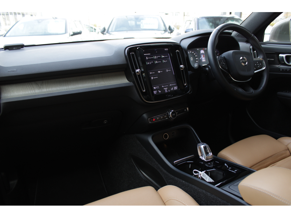 2020 Volvo XC40 2.0T5 INSCRIPTION EDITION 5DR ESTATE AUTOMATIC // VERY RARE CAR WITH HUGE SPEC // BUY WITH CONFIDENCE AA AND SIMIM APPROVED DEALER 2026 // FINANCE ARRANGED // ALL TRADE INS WELCOME // €29,950