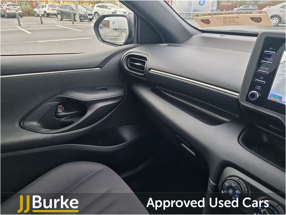 2022 Toyota Yaris - image 19