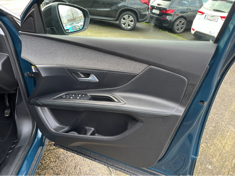 2022 Peugeot 3008 FL ALLURE 1.6 PHEV 225 HYBRID PETROL //HIGH SPEC//HALF LEATHER SEATS//REVERSE CAMERA//KEYLESS ENTRY// €25,950