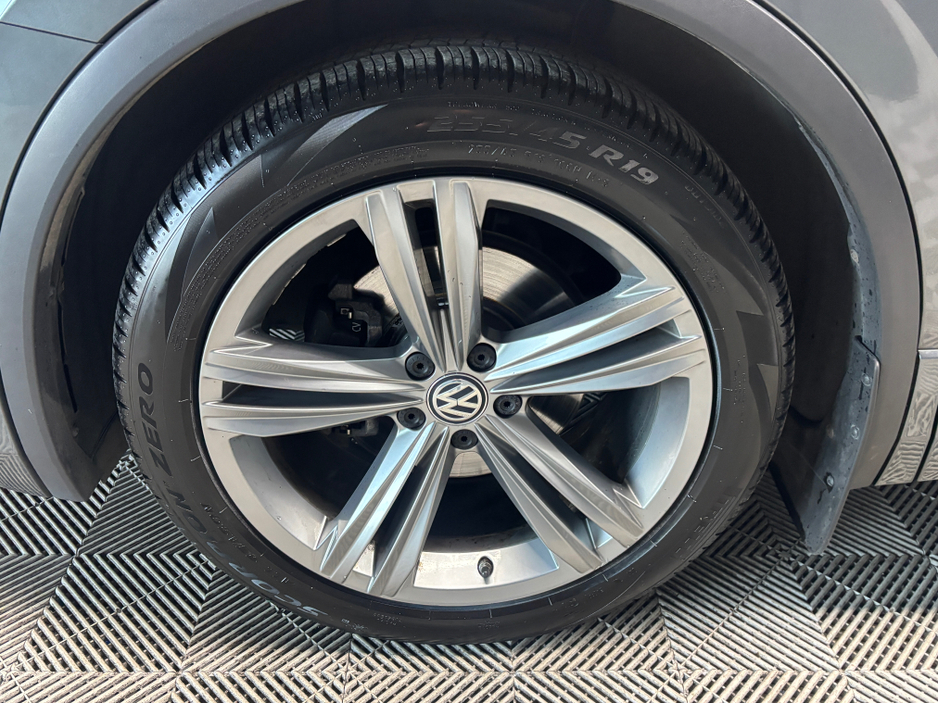 2020 Volkswagen Tiguan - image 10
