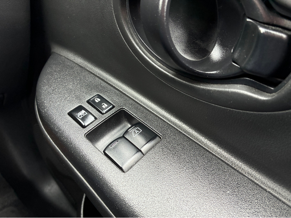 2016 Nissan Micra - image 18