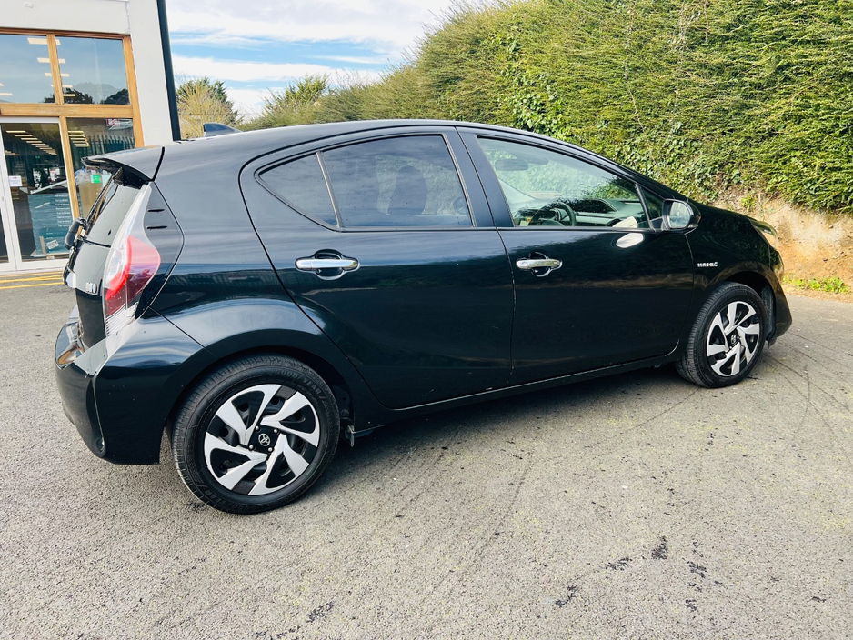 2020 Toyota Aqua - image 11