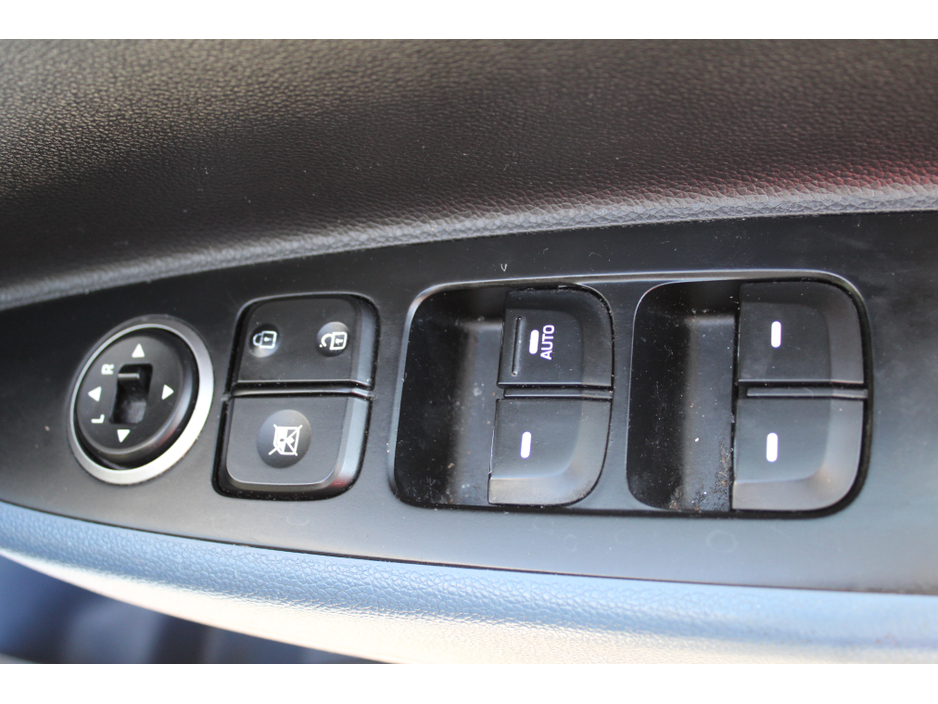 2017 Hyundai i10 - image 12