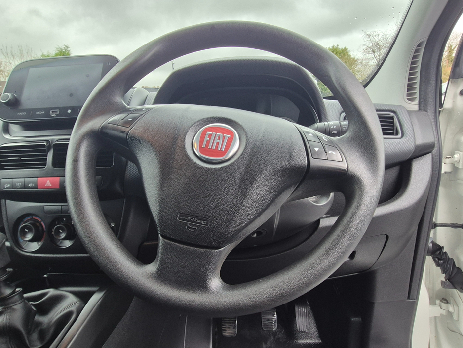 2022 Fiat Doblo - image 6