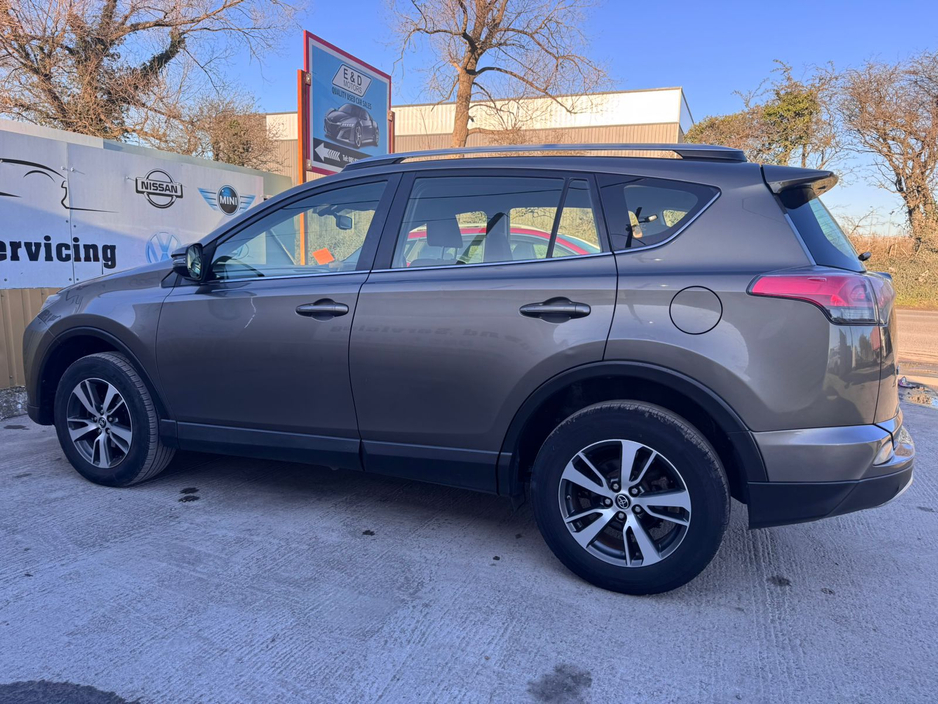 2016 Toyota Rav4 - image 19