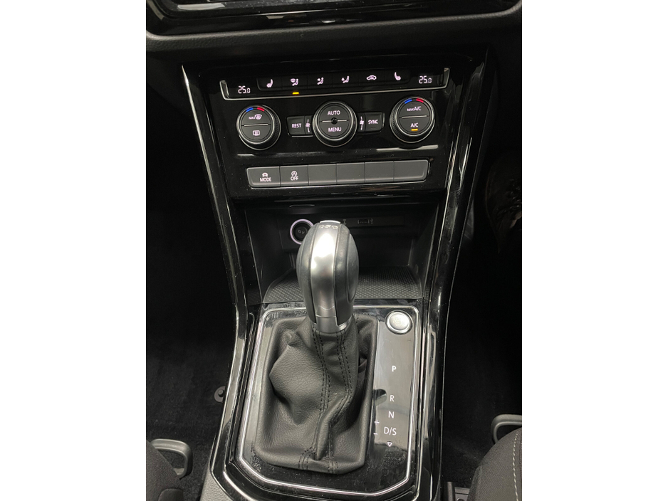 2017 Volkswagen Touran  €16,995