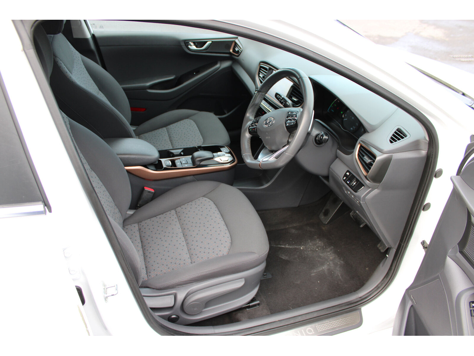 2017 Hyundai Ioniq - image 11
