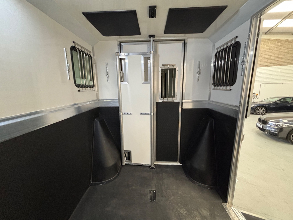 2021 Opel Movano - image 11