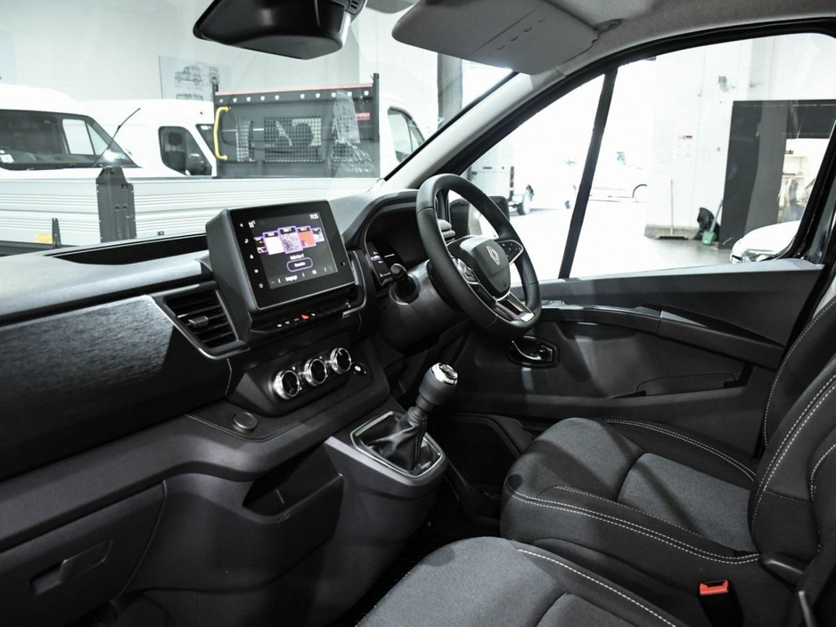 2026 Renault Trafic - image 3