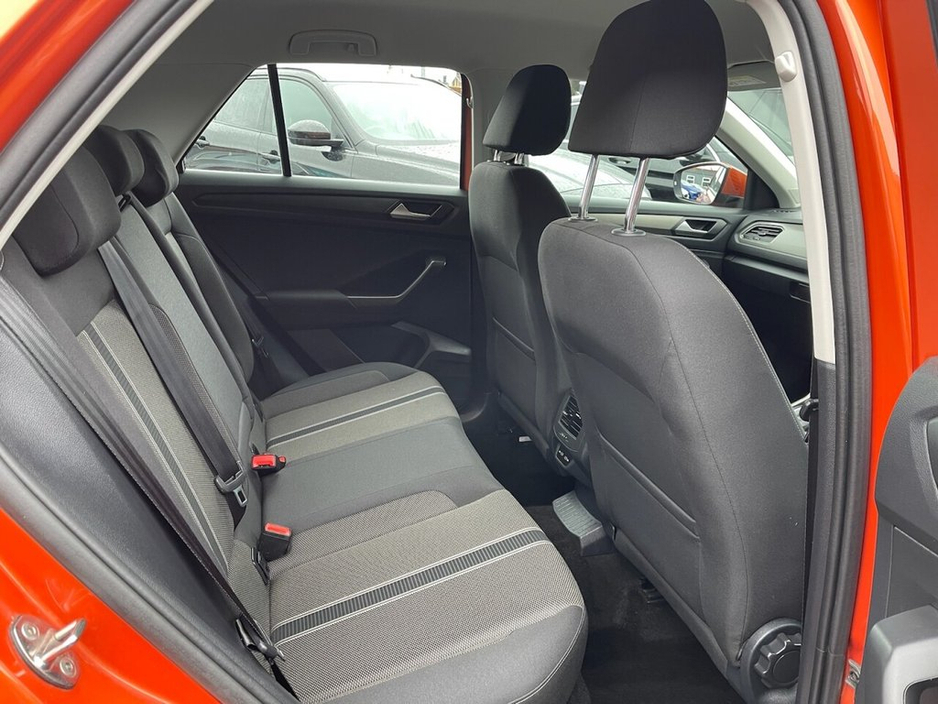 2020 Volkswagen T-Roc - image 32