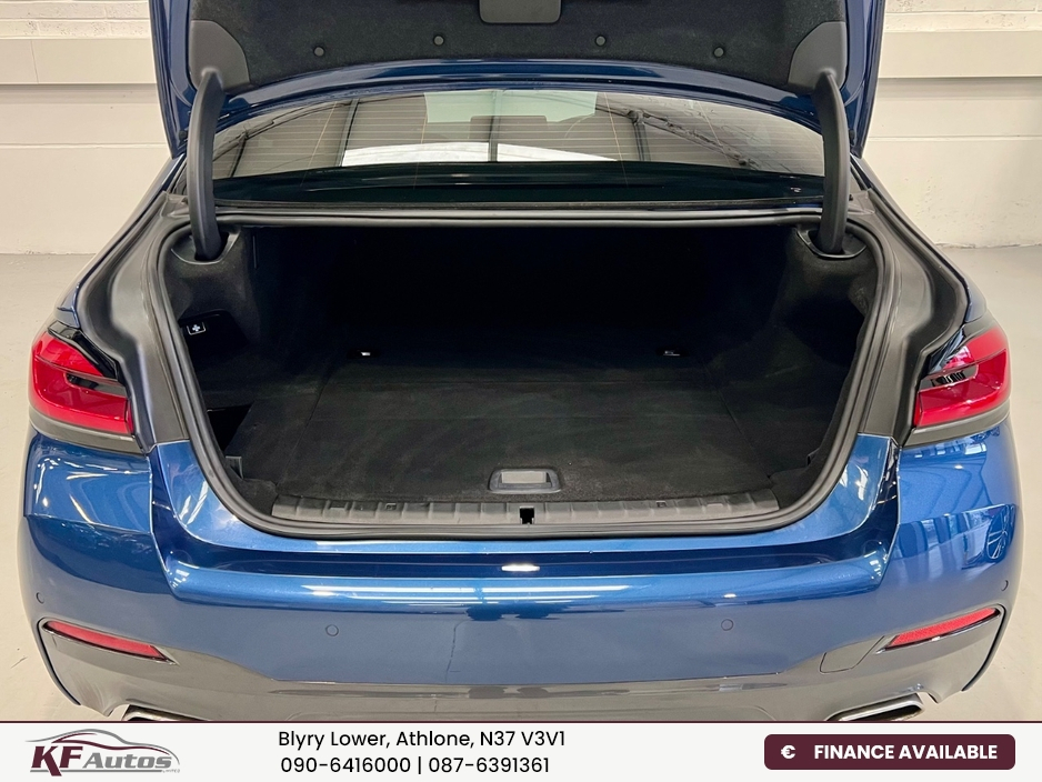 2023 BMW 5 Series - image 10