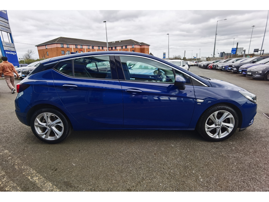 2018 Opel Astra - image 4