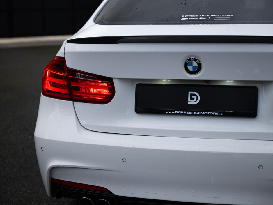 2013 BMW 3 Series - image 9