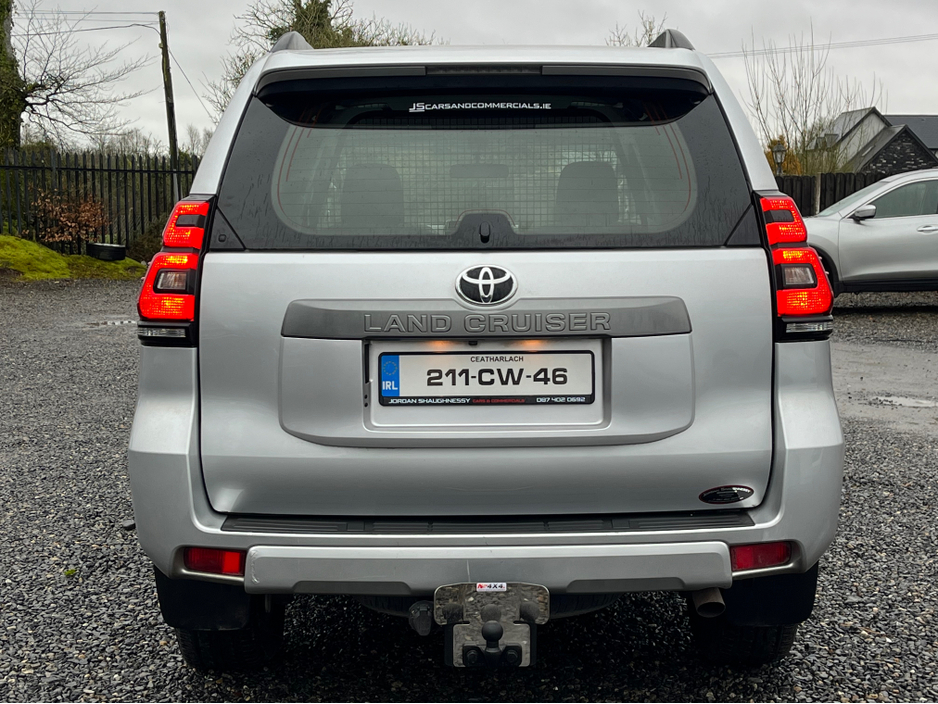 2021 Toyota Landcruiser - image 5