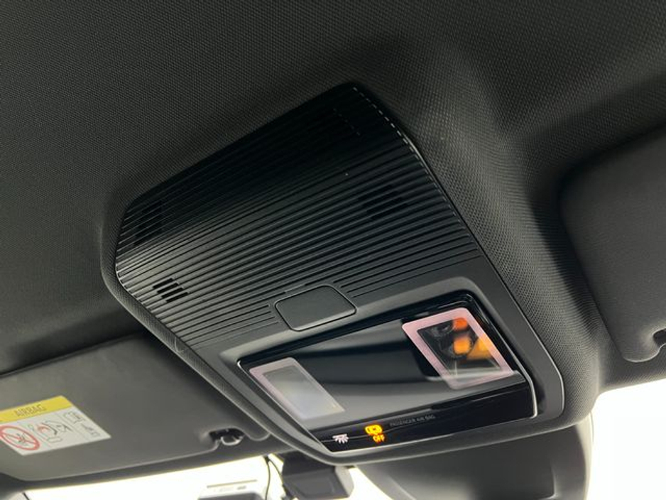 2023 Volkswagen Golf - image 29