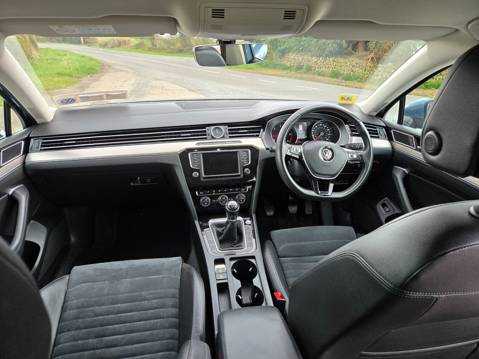 2016 Volkswagen Passat - image 7