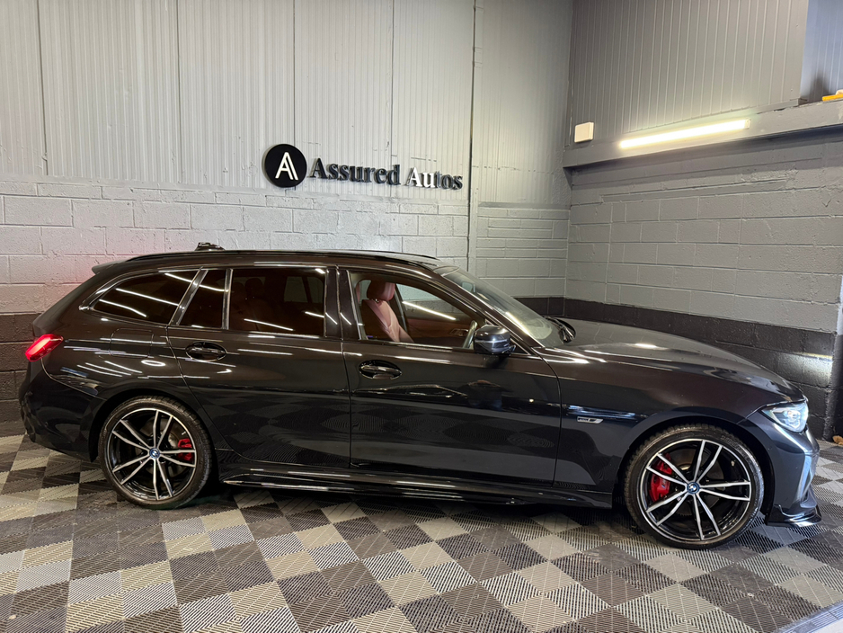 2021 BMW 3 Series - image 2