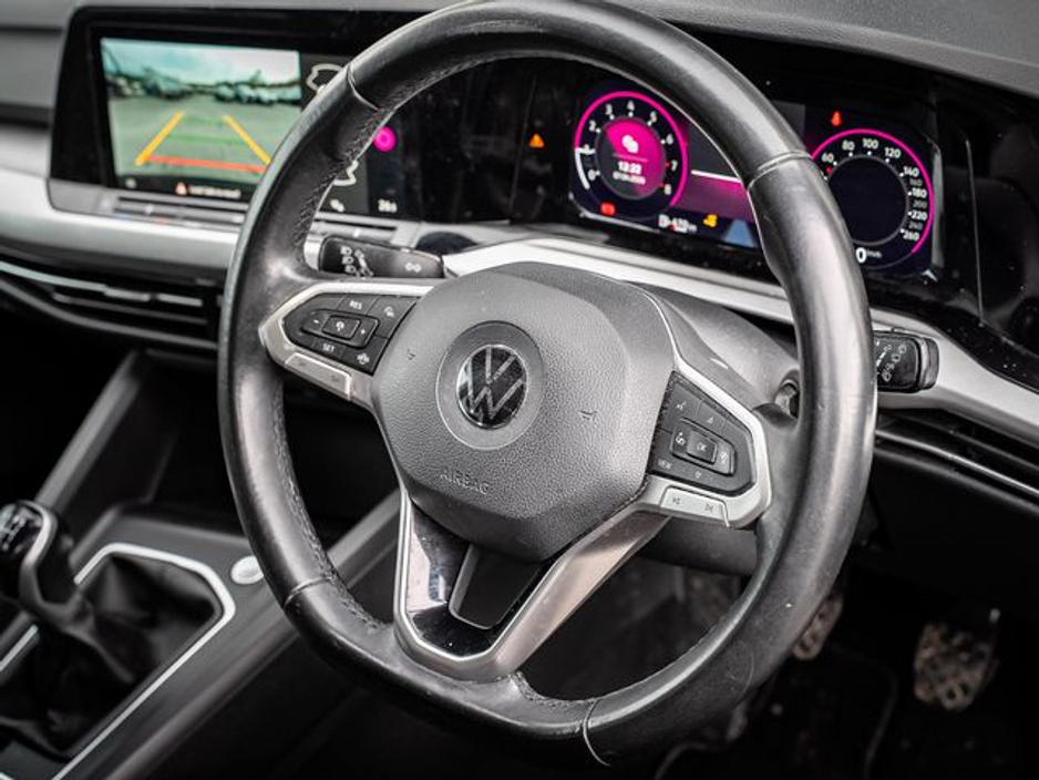 2021 Volkswagen Golf - image 6