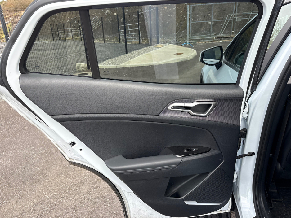 2023 Kia Sportage - image 16