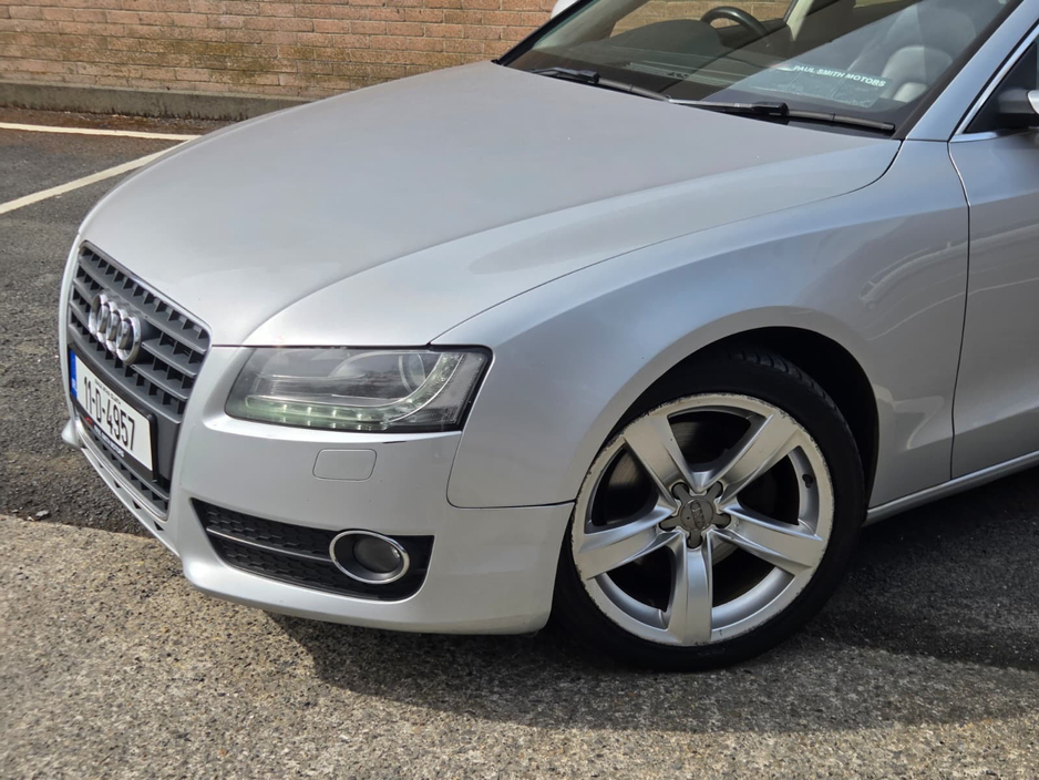 2011 Audi A5 - image 2