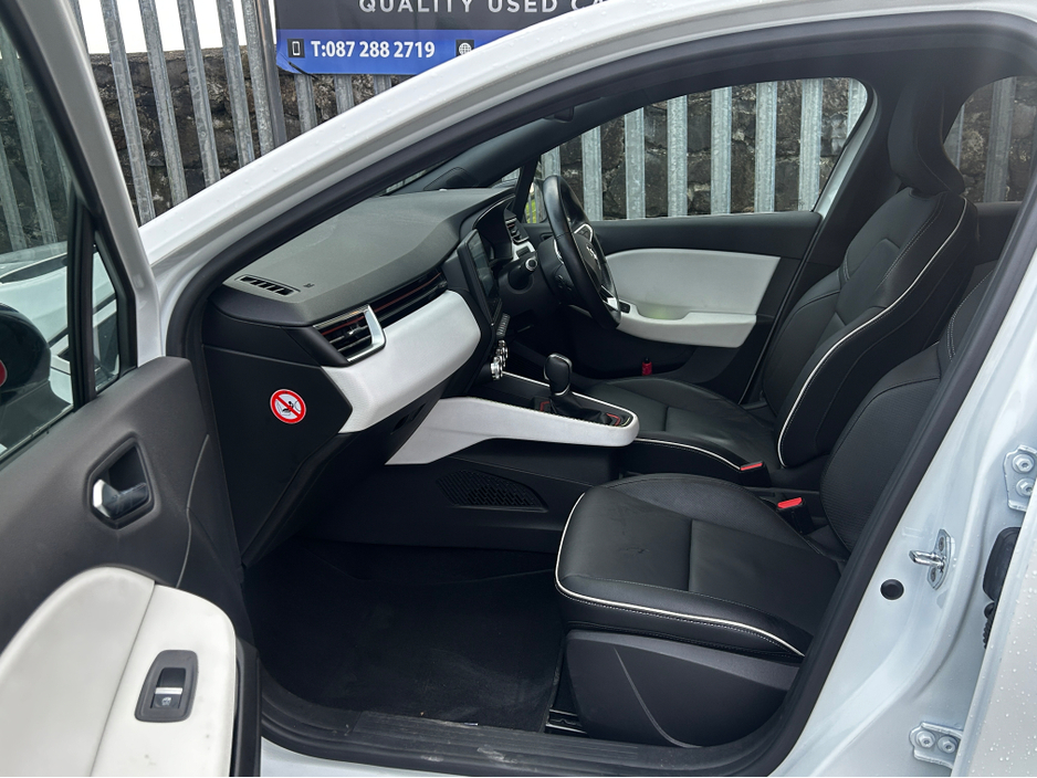 2021 Renault Clio High spec automatic 1.2 €17,995