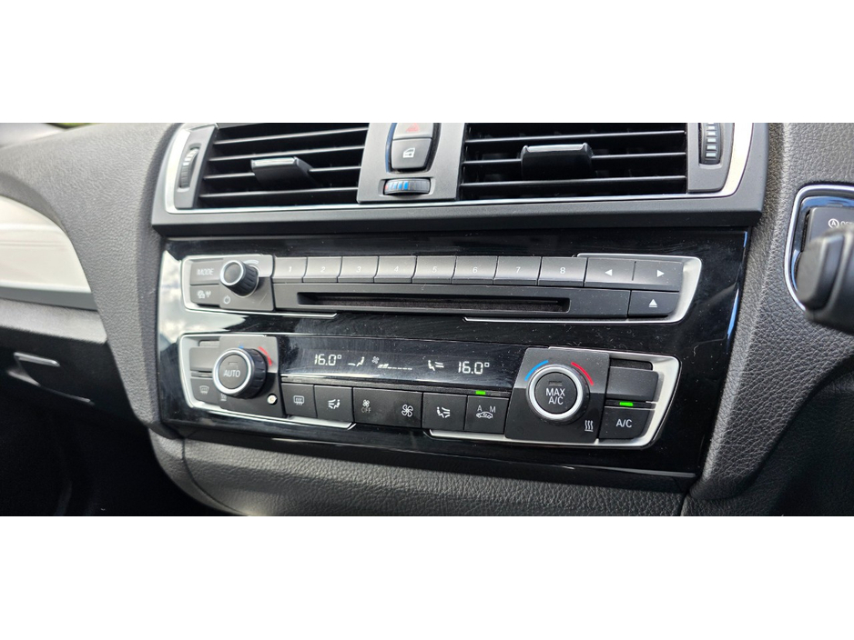 2015 BMW 1 Series - image 16