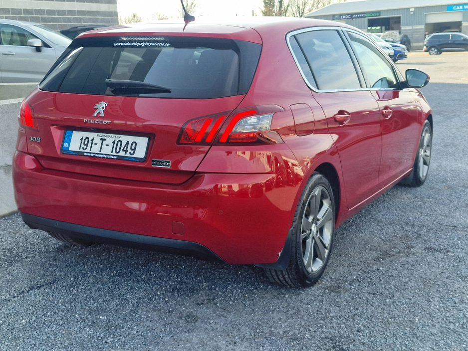 2019 Peugeot 308 - image 3