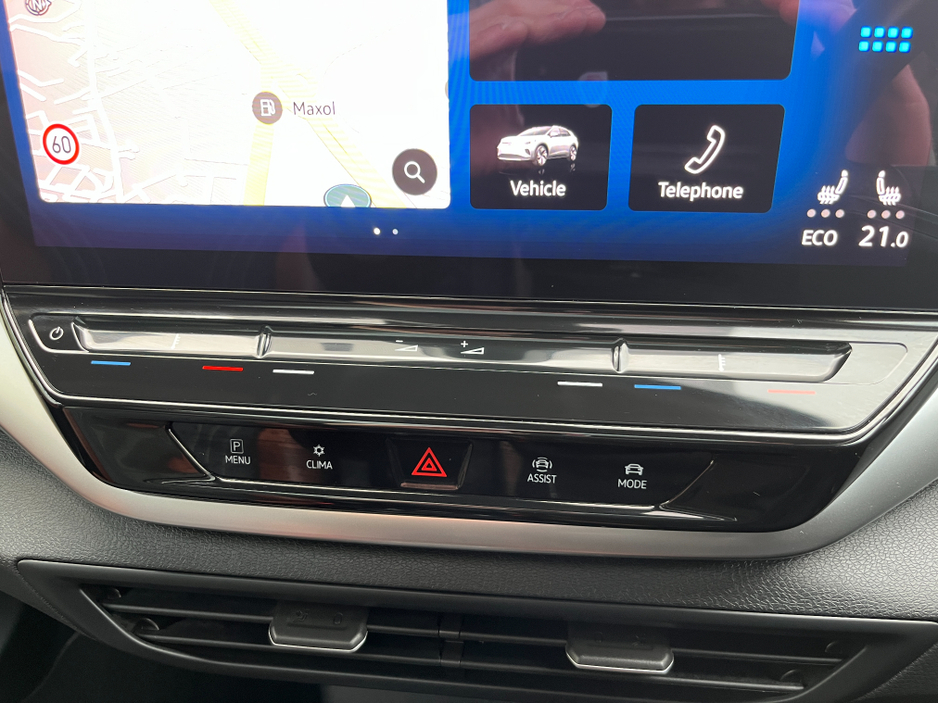 2022 Volkswagen ID.4 PRO TECH 77KWH //MASSIVE SPEC//HEATED ELECTRIC MEMORY MASSAGE SEATS//PANORAMIC GLASS ROOF//HEAD UP DISPLAY//360 PARKING CAMERAS// €28,950