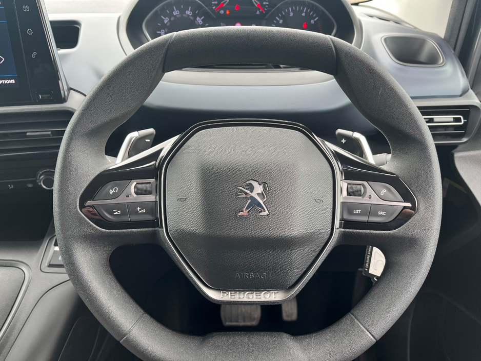 2023 Peugeot Rifter - image 18