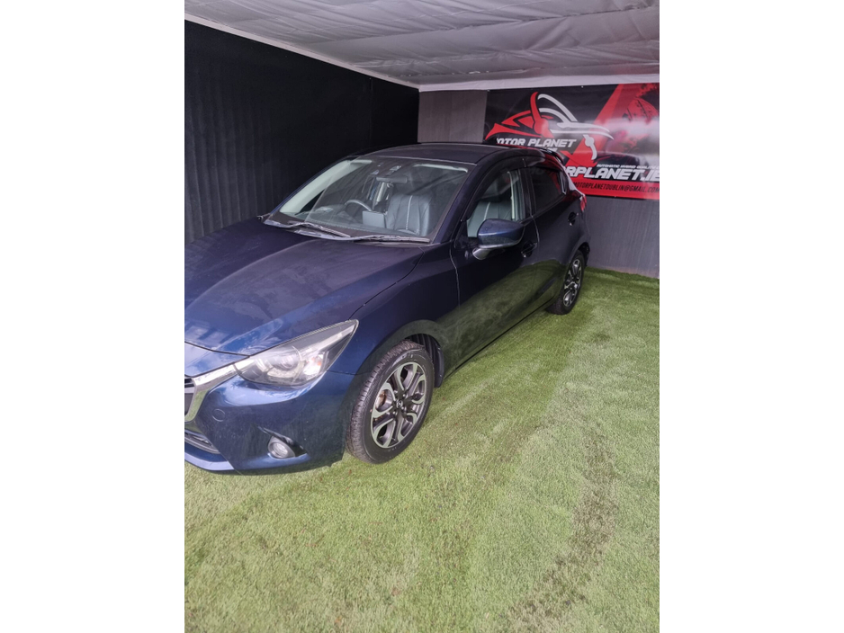 2016 Mazda Demio - image 3