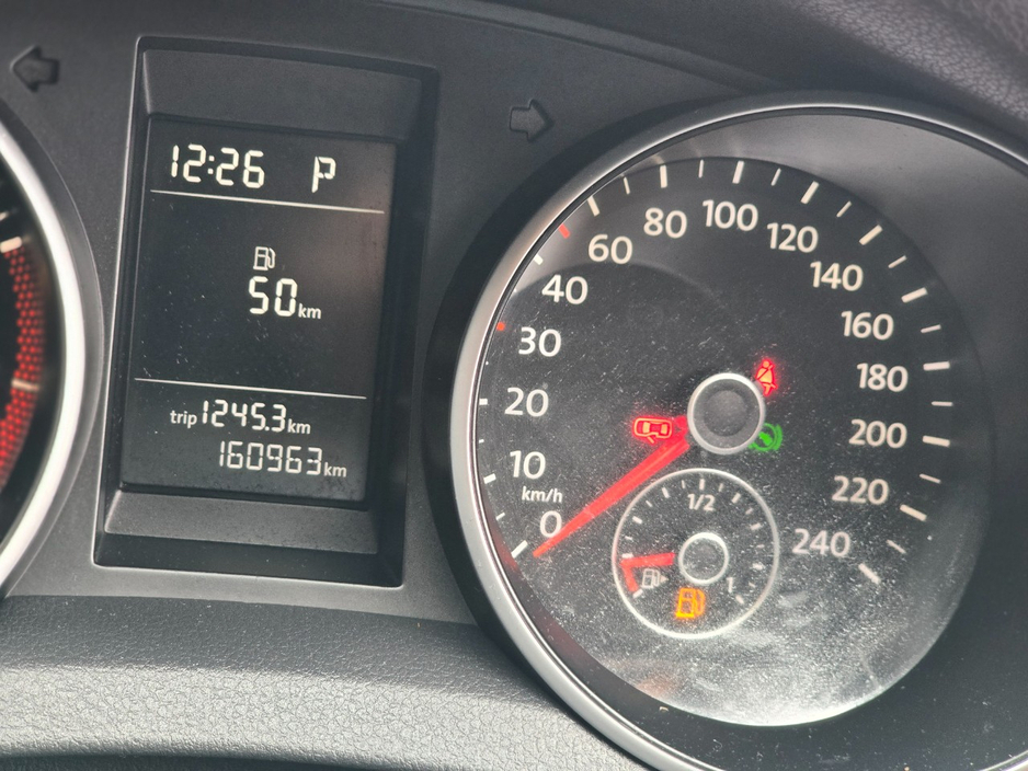 2011 Volkswagen Golf - image 26