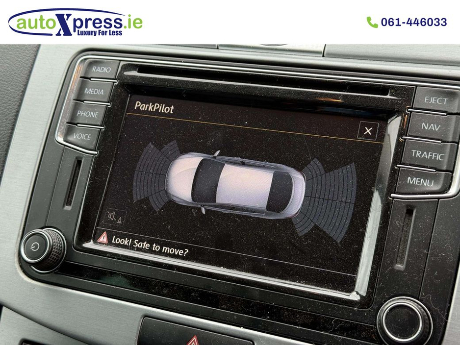 2016 Volkswagen Passat - image 5