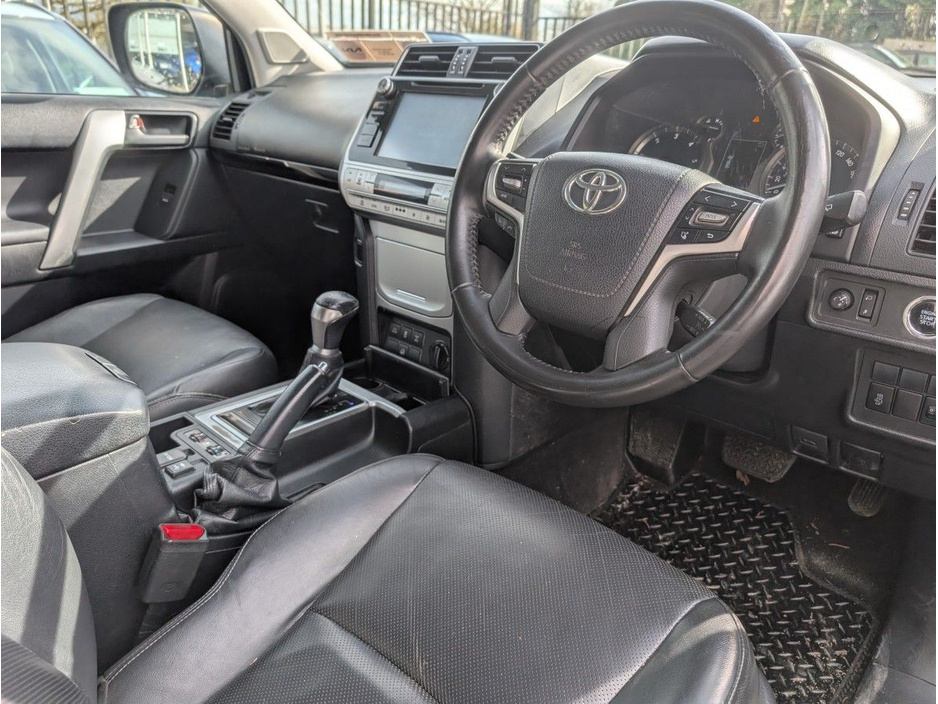 2018 Toyota Landcruiser - image 5