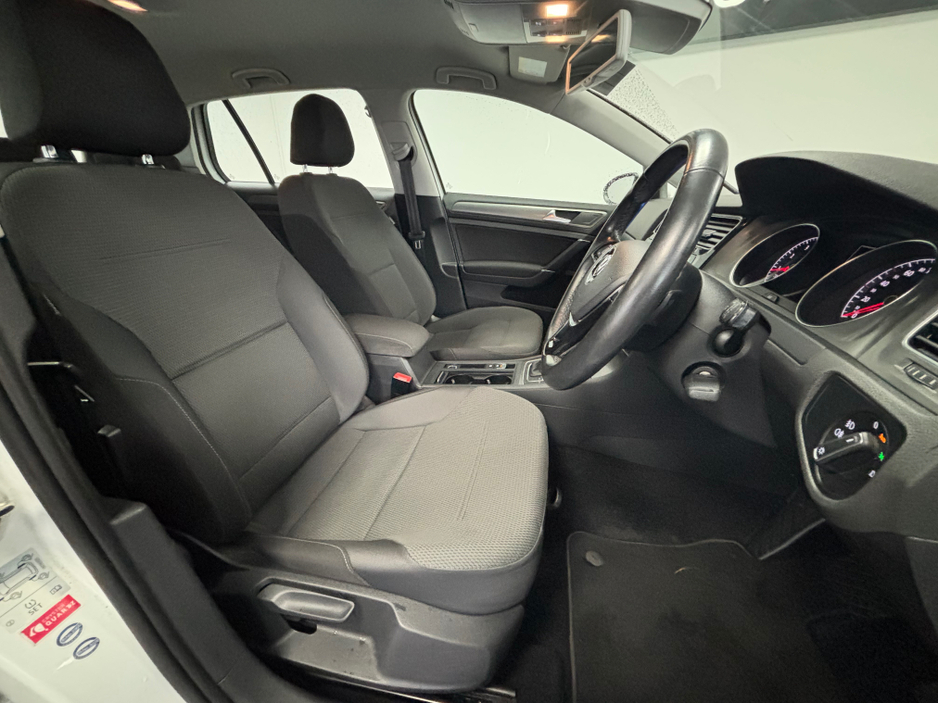 2013 Volkswagen Golf *VOLKSWAGEN GOLF* *TSI* *DSG* *LOW MILEAGE* *REVERSE CAMERA* *PARKING SENSORS* *AUTO LIGHTS* *AUTO HOLD* *6 MONTHS WARRANTY* *TRADE INS WELCOME €10,950